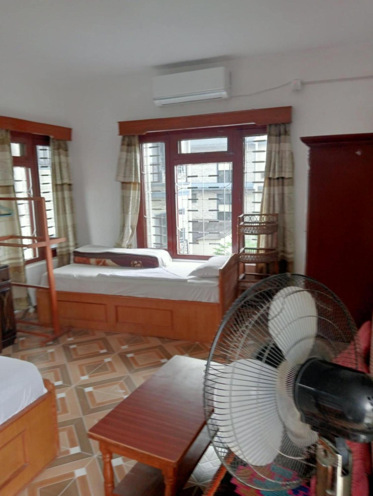 New Summit Guest House Pokhara Eksteriør bilde