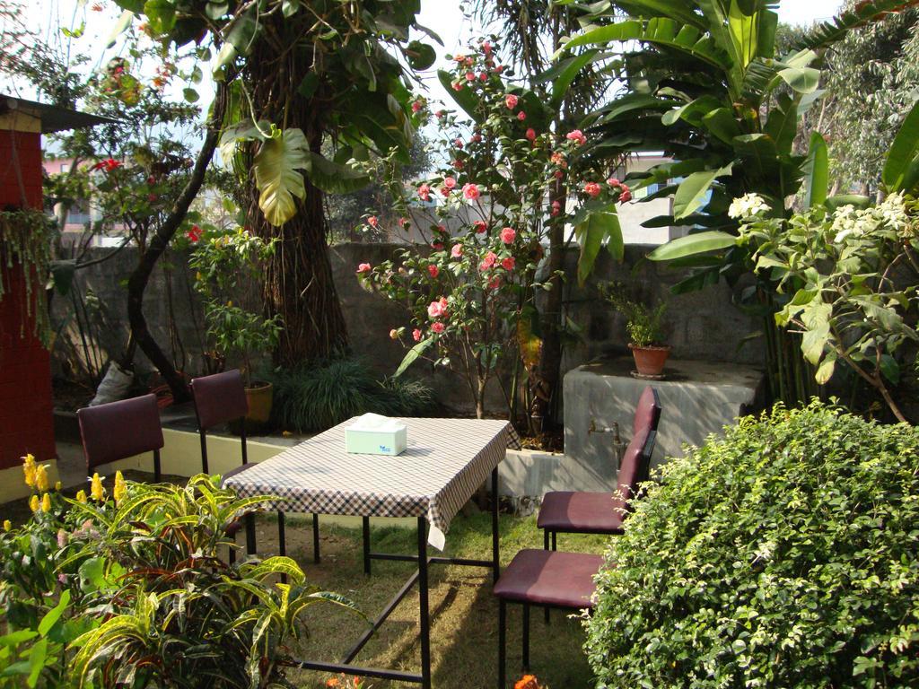 New Summit Guest House Pokhara Eksteriør bilde