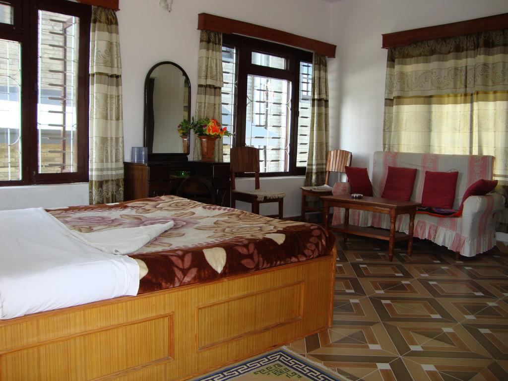New Summit Guest House Pokhara Eksteriør bilde
